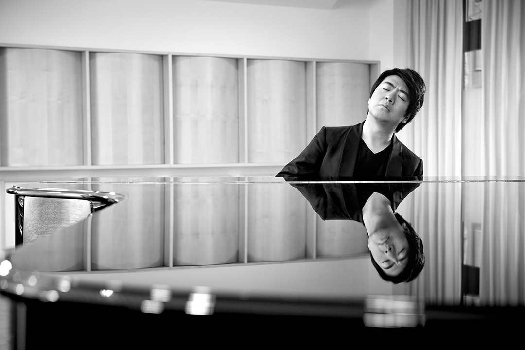 Black & white photo of Pianist Lang Lang