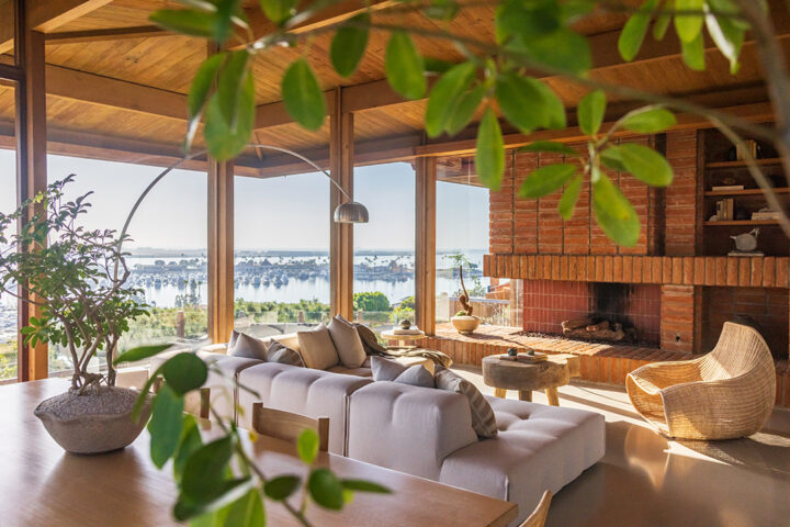 Rooted in Nature: A Refined Second Act This 1968 Kendrick Bangs Kellogg home is a study in organic architecture. Featuring immense warmth and sweeping views, the house was restored to continue its existing narrative for years to come. The material palette of timber, brick, and concrete grounds the home in place